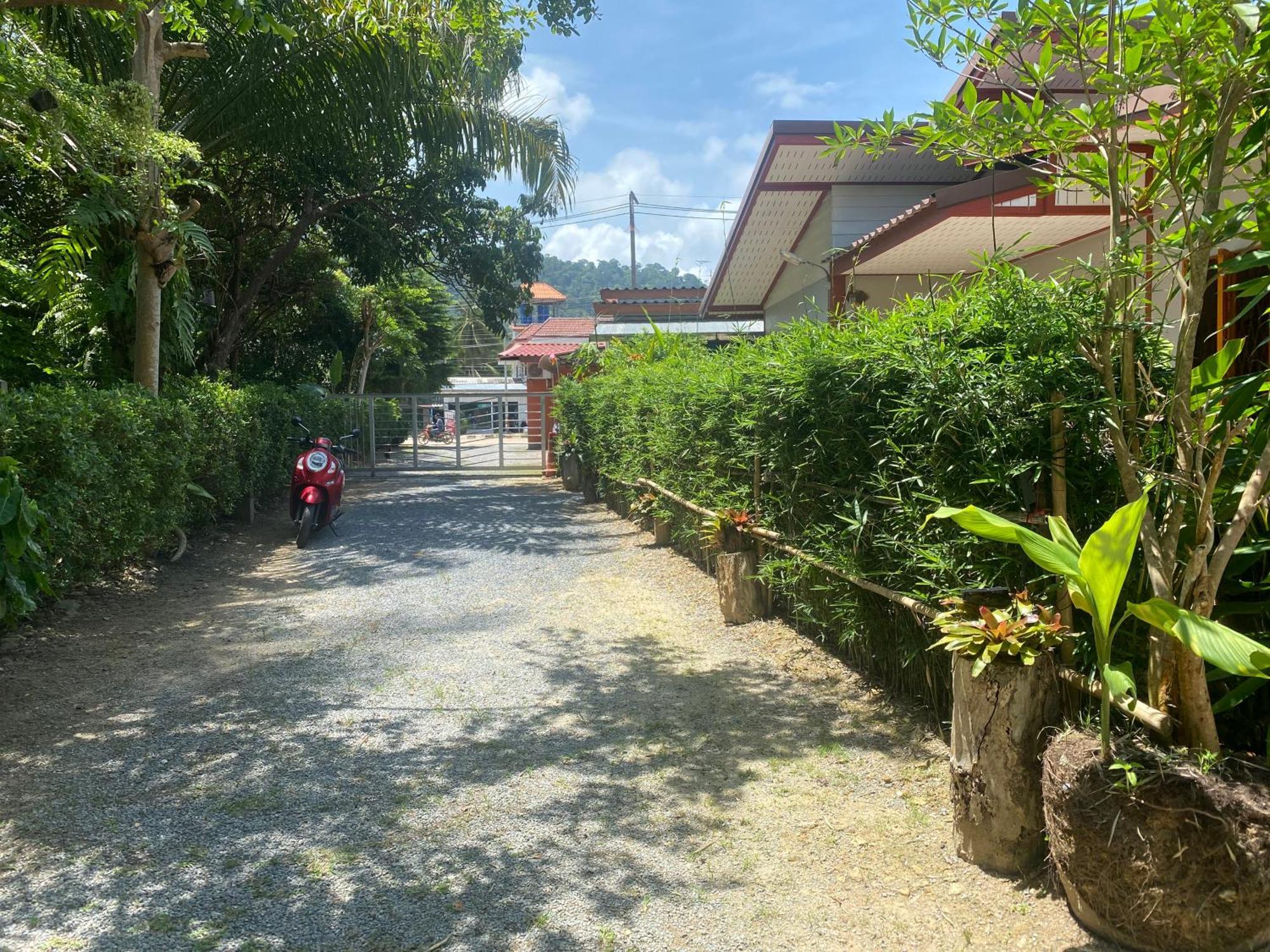 Baan Longhaad Hostel Koh Lanta Exterior photo