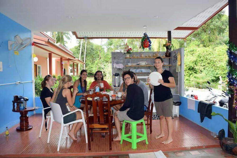 Baan Longhaad Hostel Koh Lanta Exterior photo